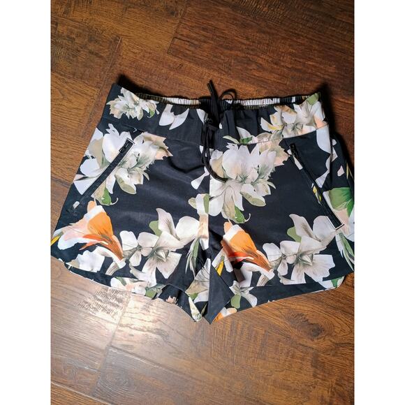 Athleta Pants - Athleta floral women's shorts size 8